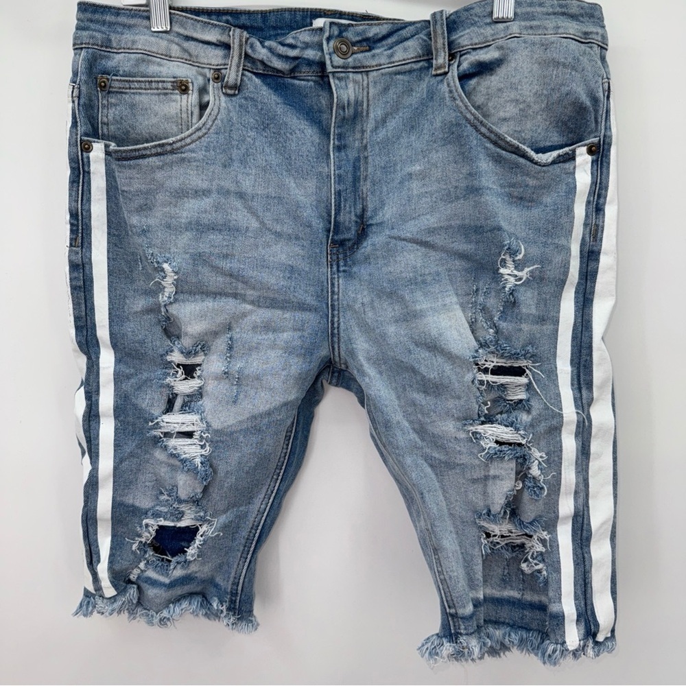 Fashion Nova Men Denim Shorts with striped detail Size 36